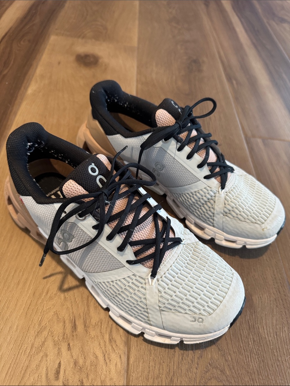 On Cloud Cloudflyer Women’s 8.5 Tennis shoes